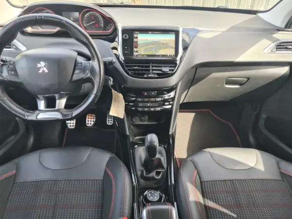 Peugeot 2008 1.2 PureTech GT Line 6