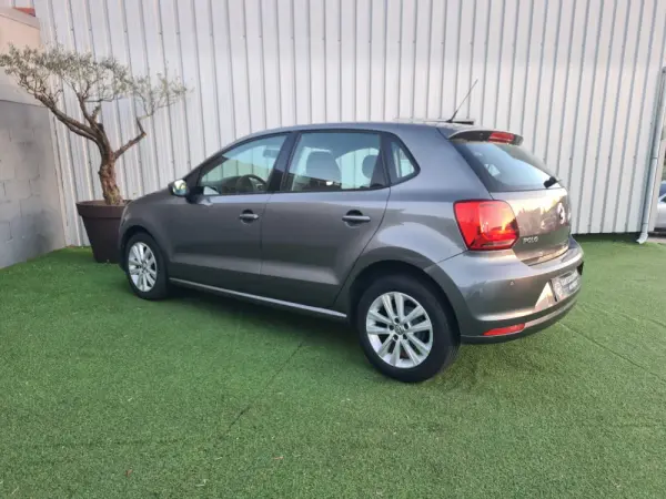 Volkswagen Polo 1.0 Confortline 4