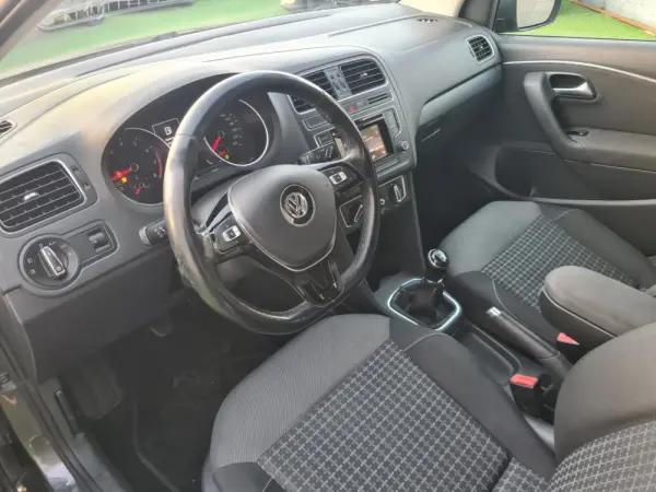 Volkswagen Polo 1.0 Confortline 5