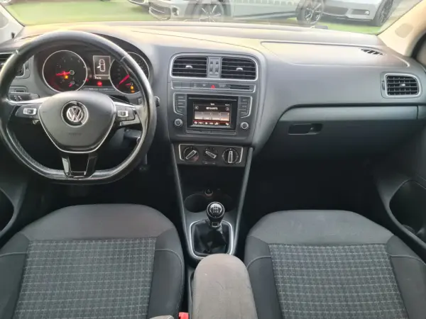 Volkswagen Polo 1.0 Confortline 6