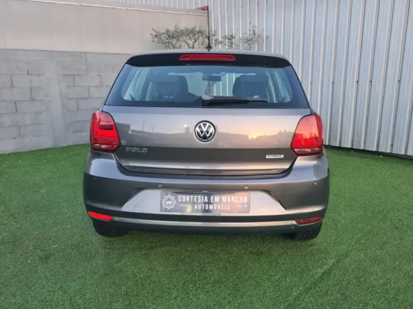 Volkswagen Polo 1.0 Confortline 12