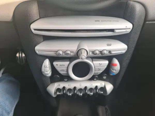 MINI 3 Portas Cooper 50 CAMDEN 9