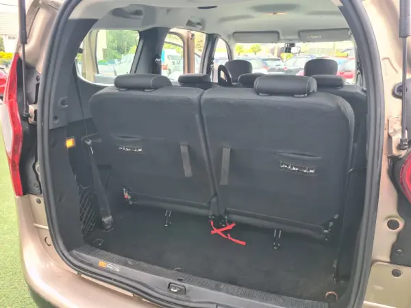Dacia Lodgy 1.5 Blue dCi Stepway 7L 8