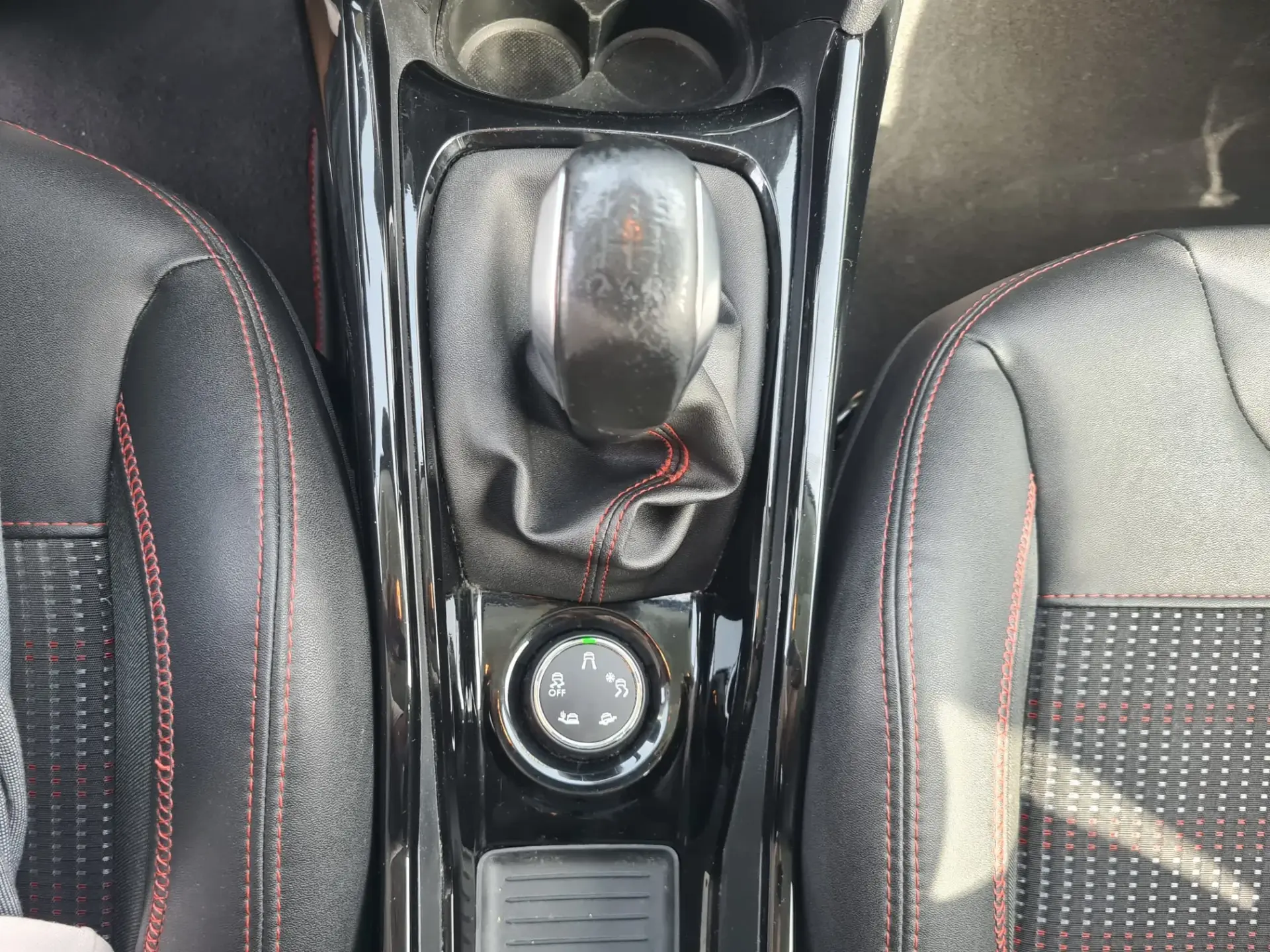 Peugeot 2008 1.2 PureTech GT Line 8