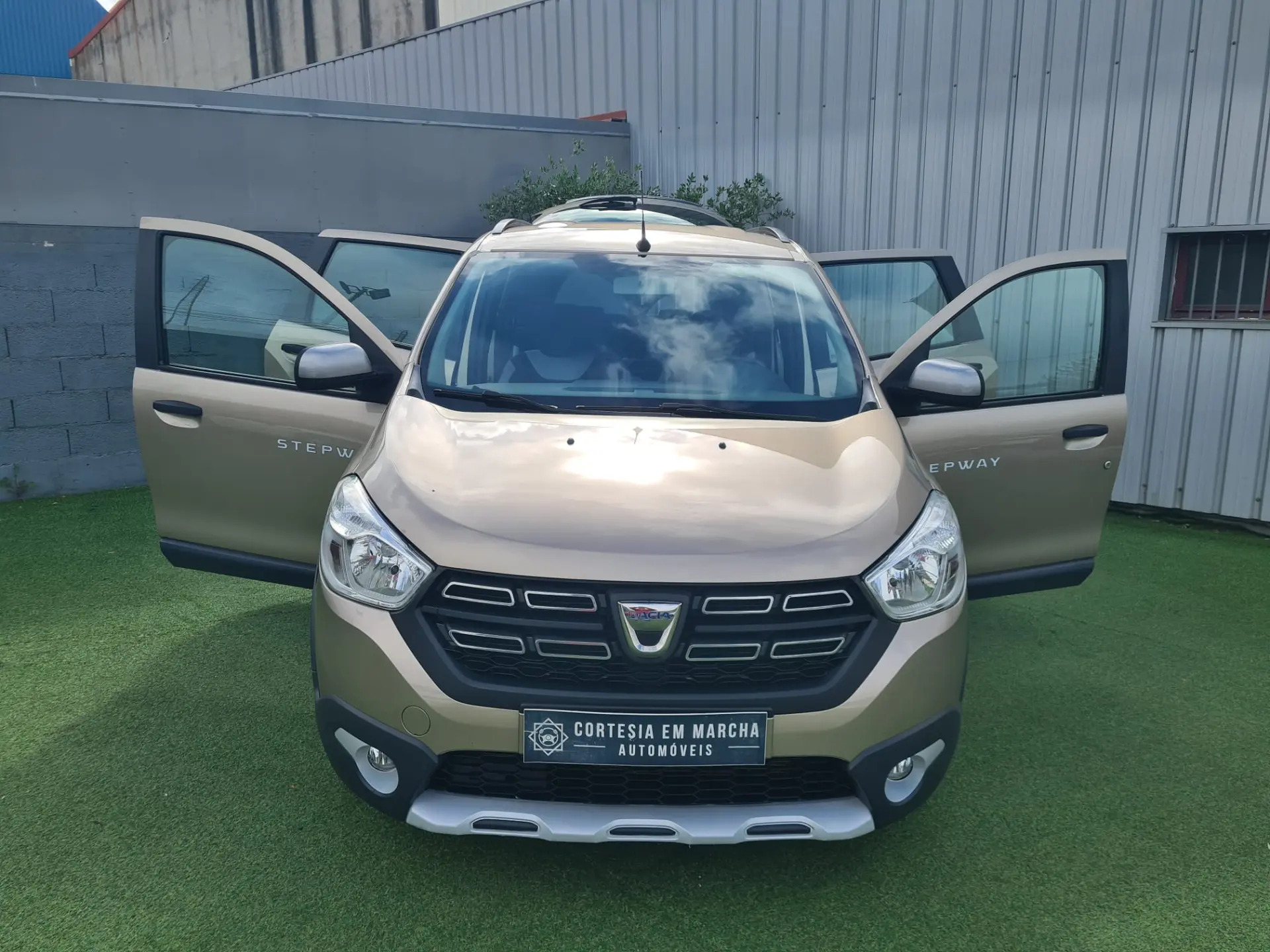 Dacia Lodgy 1.5 Blue dCi Stepway 7L 11