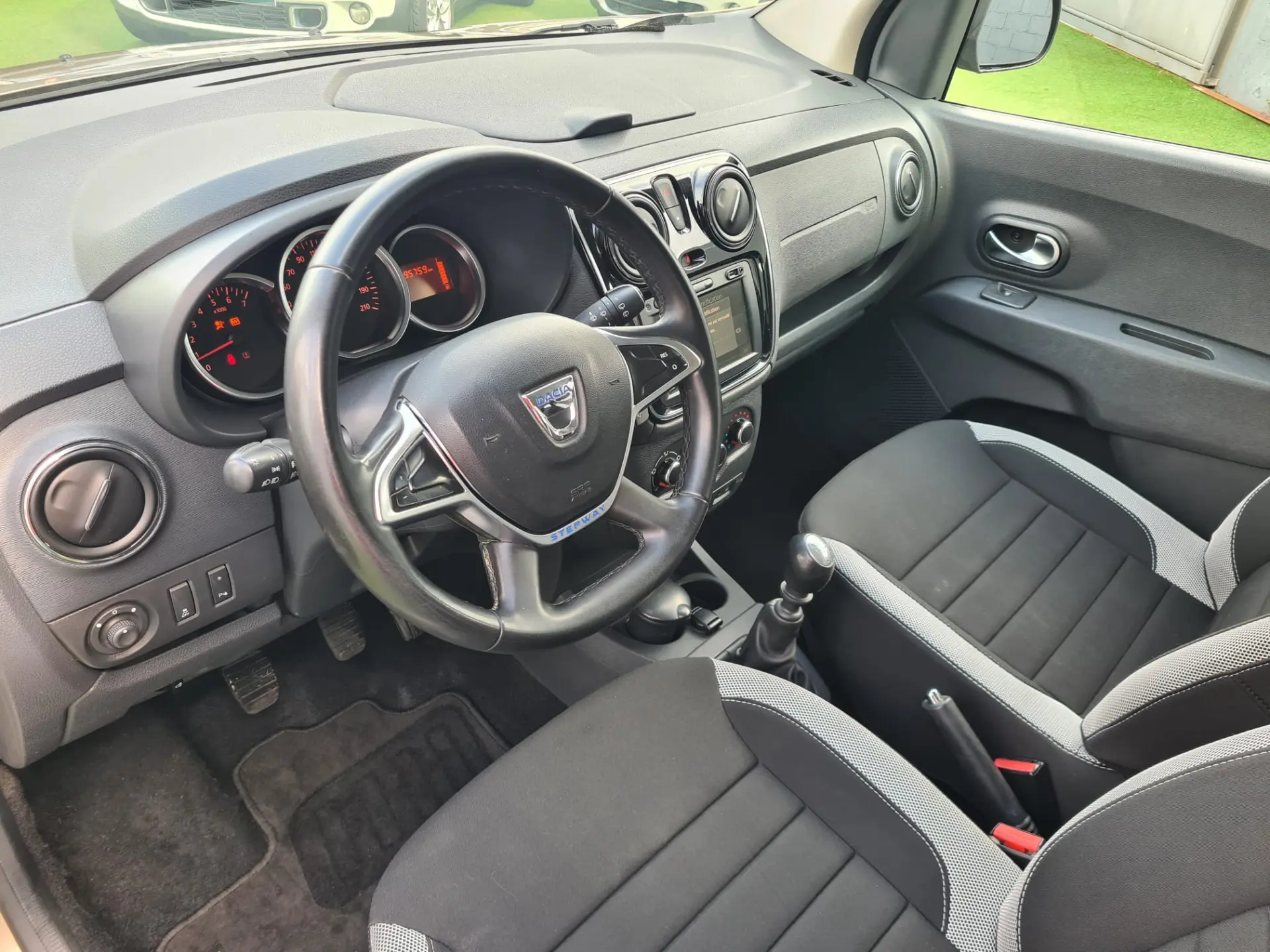 Dacia Lodgy 1.5 Blue dCi Stepway 7L 5