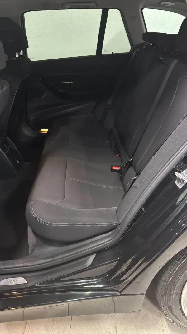 BMW 320 d Touring Auto Line Sport 13