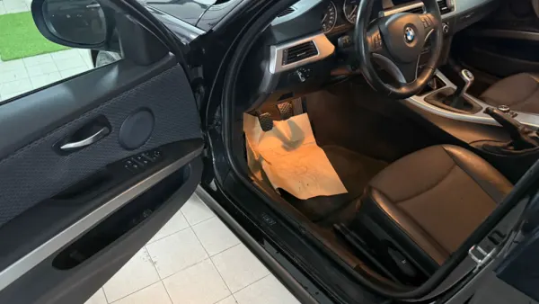 BMW 318 d Touring 23