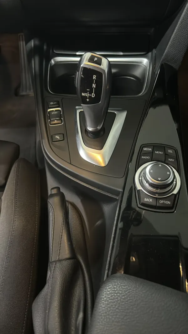 BMW 320 d Touring Auto Line Sport 12