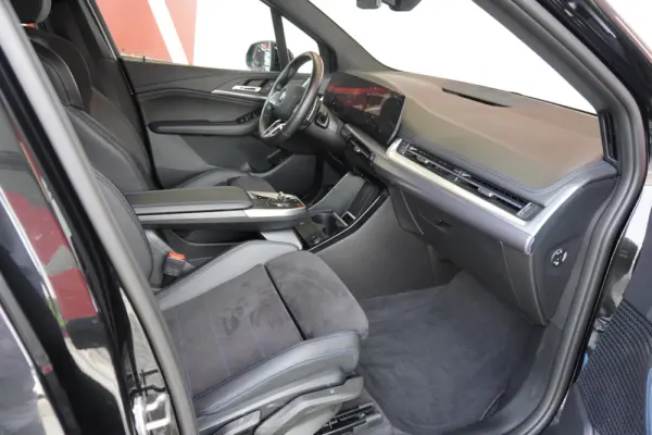 BMW 218 Active Tourer i Pack Desportivo M Auto 28