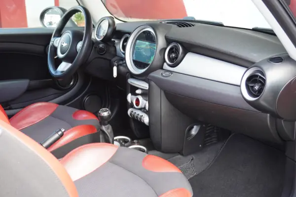 MINI 3 Portas Cooper D 15