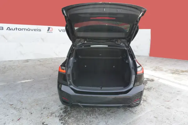 BMW 218 Active Tourer i Pack Desportivo M Auto 24