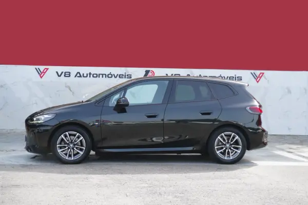 BMW 218 Active Tourer i Pack Desportivo M Auto 2