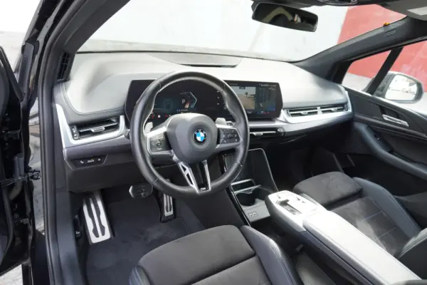 BMW 218 Active Tourer i Pack Desportivo M Auto 11