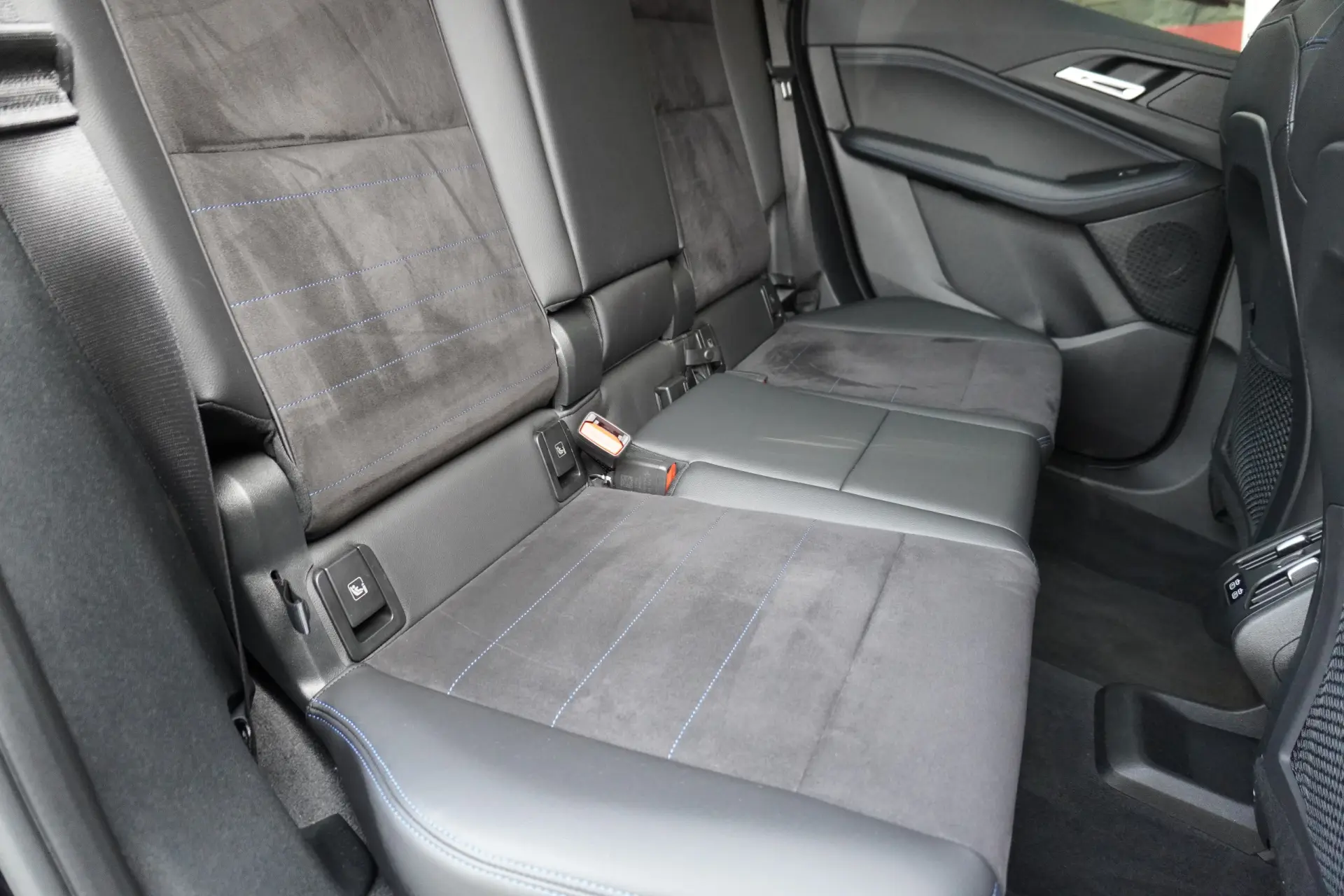 BMW 218 Active Tourer i Pack Desportivo M Auto 33