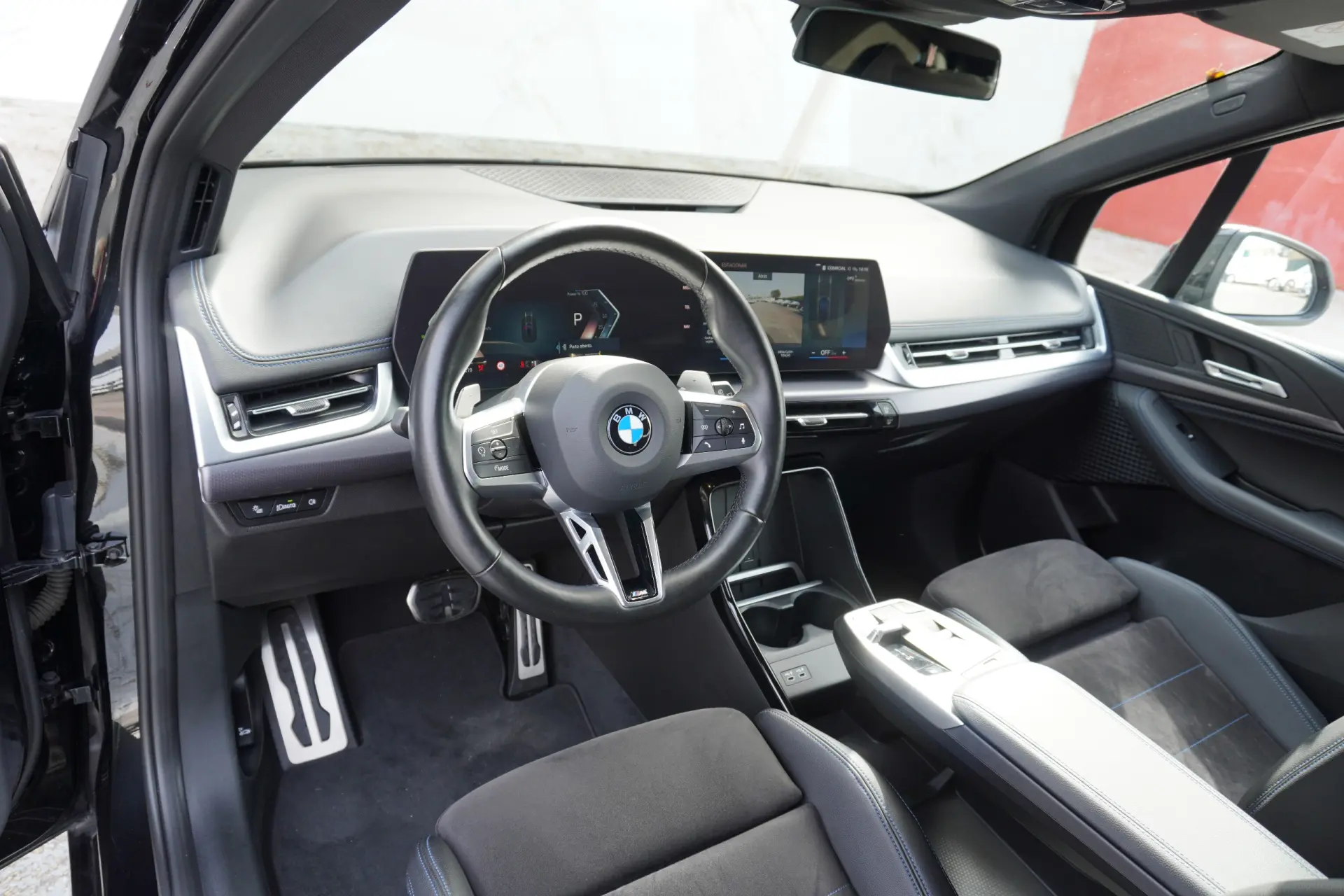 BMW 218 Active Tourer i Pack Desportivo M Auto 11