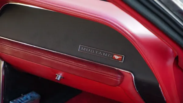 Ford Mustang Cabrio 12