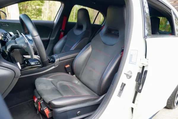 Mercedes-Benz A 35 AMG 4Matic 18