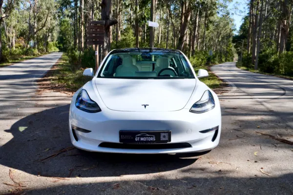 Tesla Model 3 Performance Dual Motor AWD 2