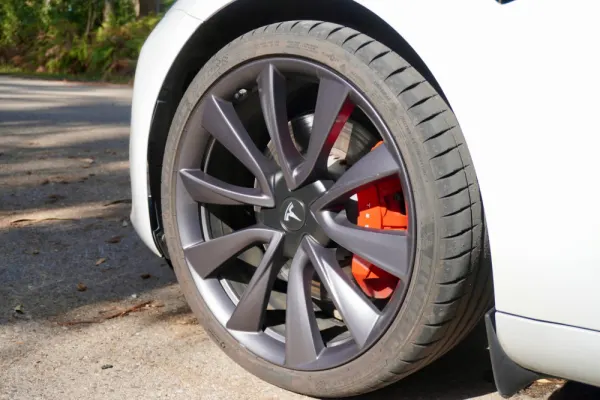 Tesla Model 3 Performance Dual Motor AWD 16