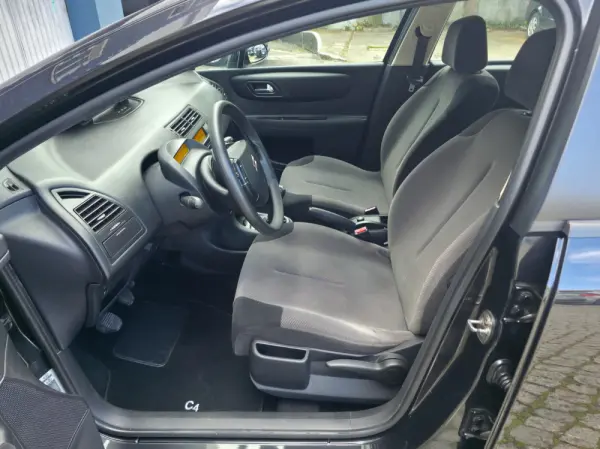 Citroën C4 1.4 16V SX 8