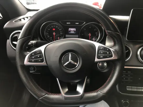 Mercedes-Benz CLA 180 (CDI) d AMG Line 10