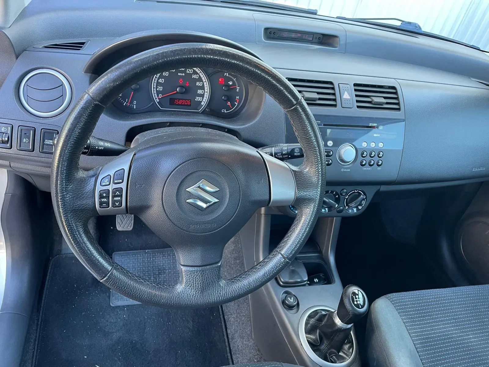 Suzuki Swift 1.3 16V GLX 7