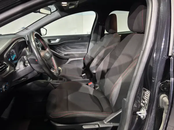 Ford Focus 1.0 EcoBoost MHEV ST-Line 7