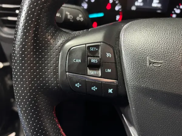 Ford Focus 1.0 EcoBoost MHEV ST-Line 19