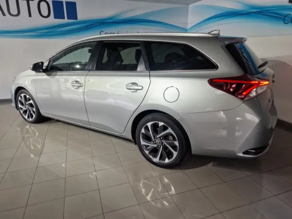 Toyota Auris Touring Sports 2