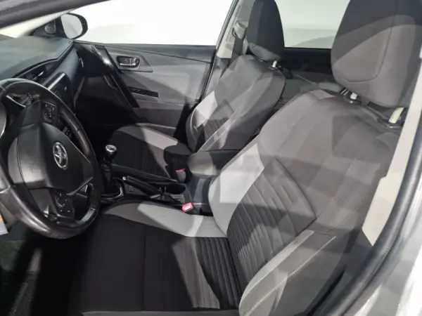 Toyota Auris Touring Sports 18