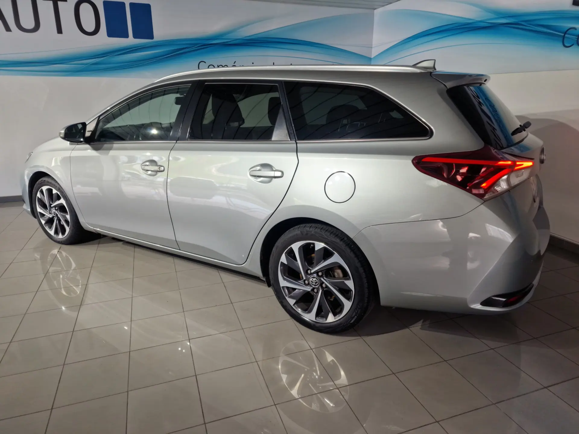 Toyota Auris Touring Sports 2