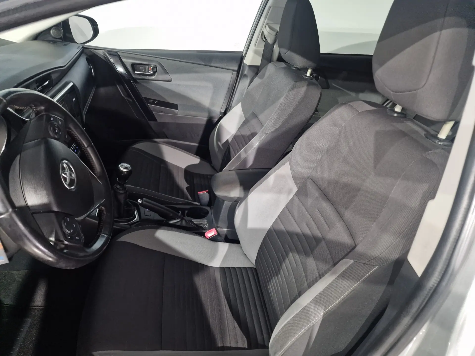 Toyota Auris Touring Sports 18