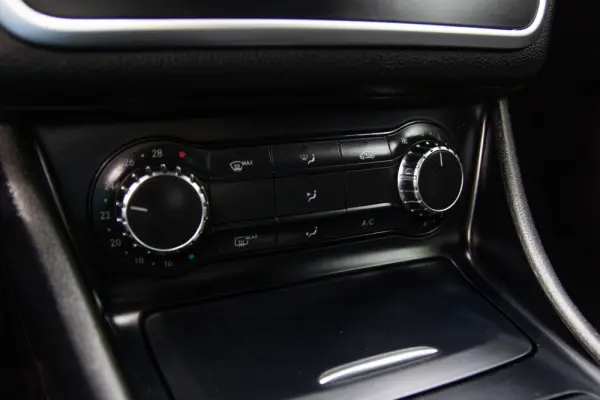 Mercedes-Benz CLA 220 CDI Urban Aut. 28