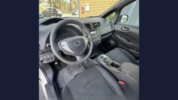 Nissan Leaf Tekna 30 kWh 4