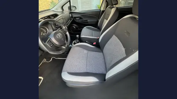 Toyota Yaris 1.0 VVT-i 20 Anos 4