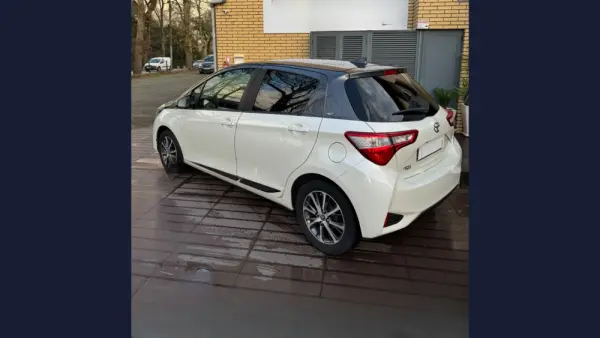 Toyota Yaris 1.0 VVT-i 20 Anos 3