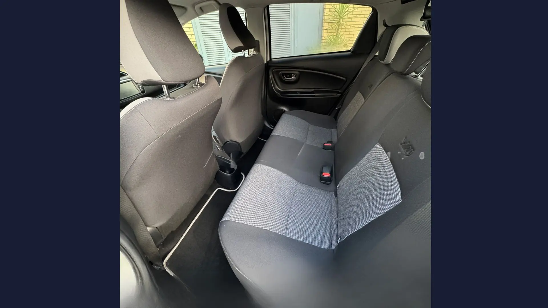 Toyota Yaris 1.0 VVT-i 20 Anos 5