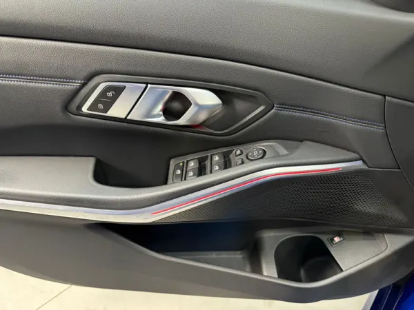 BMW 330 Pack M Sport 21
