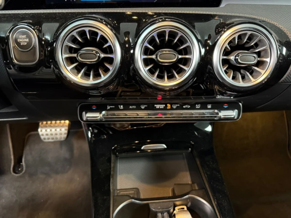 Mercedes-Benz CLA 250 e Shooting Brake AMG Line 10