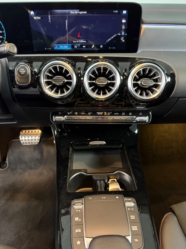 Mercedes-Benz CLA 250 e Shooting Brake AMG Line 11