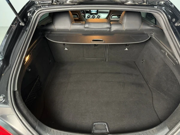 Mercedes-Benz CLA 200 d Shooting Brake AMG Line 15