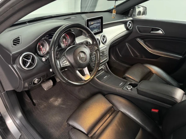 Mercedes-Benz CLA 220 d Shooting Brake Urban 12