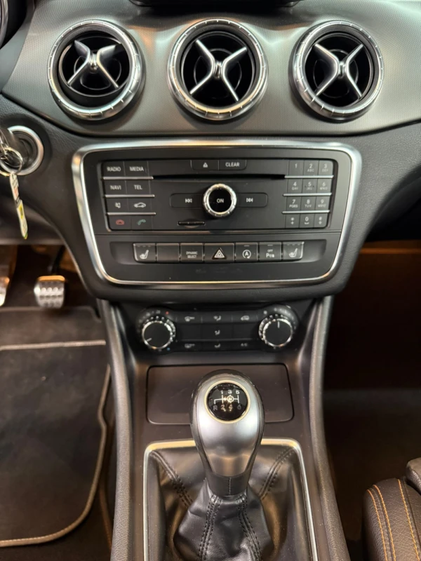 Mercedes-Benz CLA 200 d Shooting Brake AMG Line 9