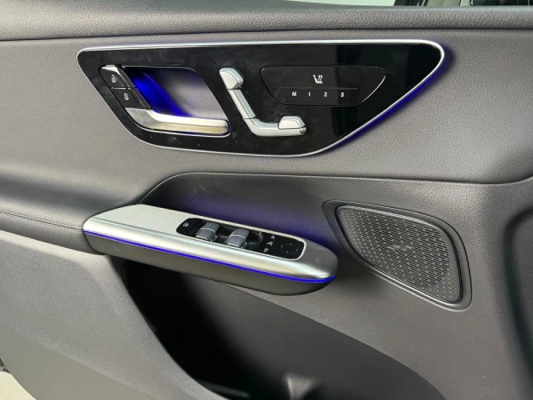 Mercedes-Benz GLC 300 de 4Matic 12