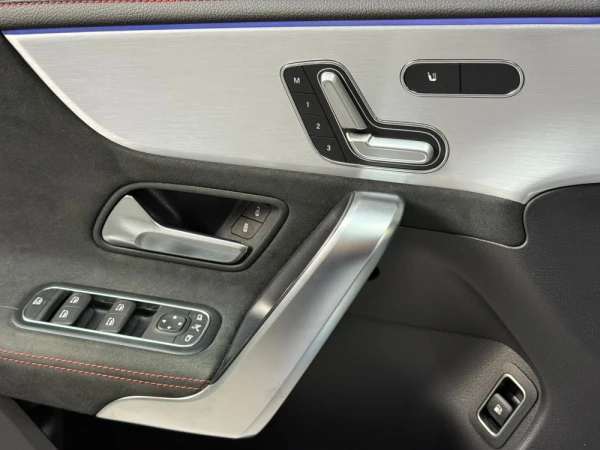 Mercedes-Benz CLA 250 e Shooting Brake AMG Line 12