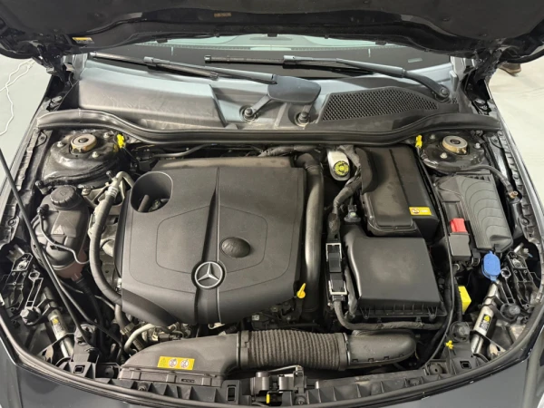 Mercedes-Benz CLA 200 d Shooting Brake AMG Line 16