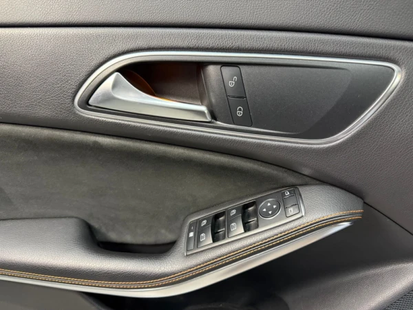 Mercedes-Benz CLA 200 d Shooting Brake AMG Line 10