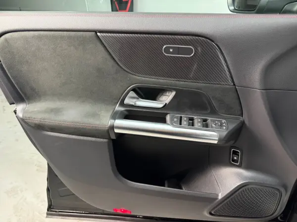 Mercedes-Benz GLA 250 e 8G-DCT AMG Line 17