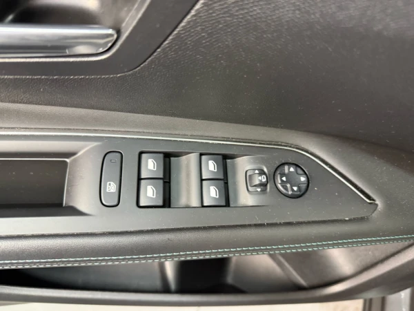 Peugeot 3008 Allure pack EAT8 130 cv 14